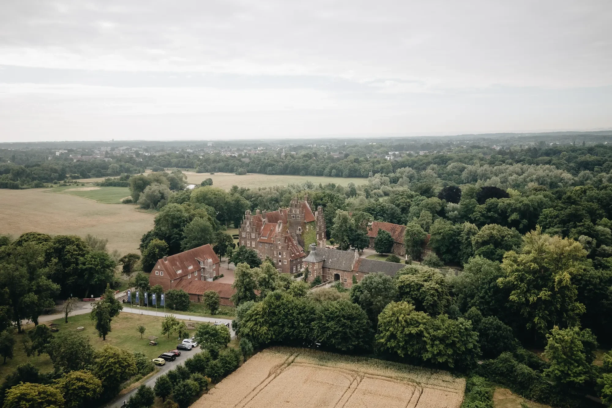schloss heessen drohnenaufnahme